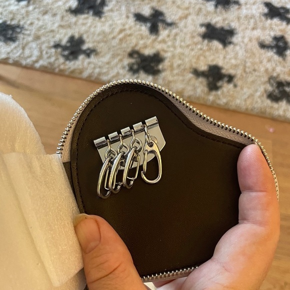 Vivienne Westwood Metallic Silver Heart Purse key holder - Picture 3 of 4